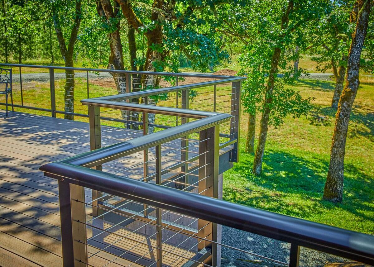 Aluminum cable railing on composite deck